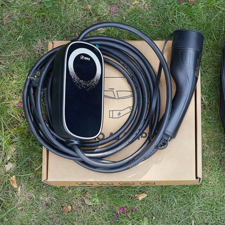 Portable Type 2 EV Charger 3.5kW/7kW IEC 62196 IP65 Electric Vehicle Charger